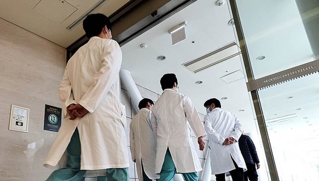 전공의 복귀에 내년 전문의 시험 응시자 4배로 증가