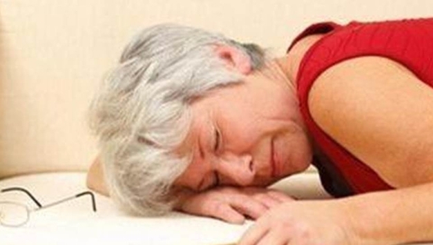 겨울철 부쩍 잠못들고 뒤척인다면…"심부체온 낮추고 햇볕 쫴야"