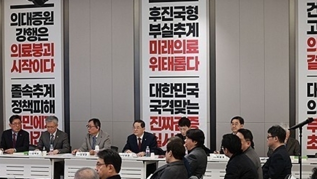 의협 비대위전환 논의…김택우 회장 "의정협의체 3월 출범 협의"