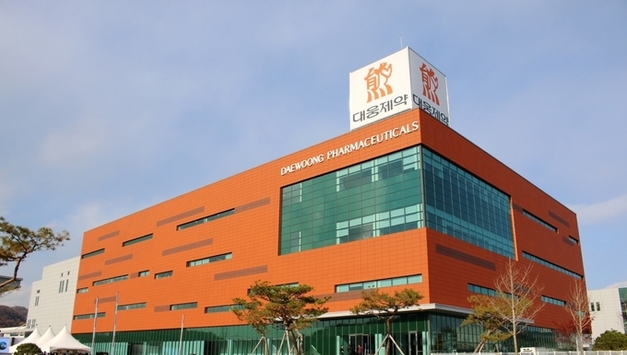 대웅, 전국 10개권역 유통 거점화…"독점·수급불안" 반발도