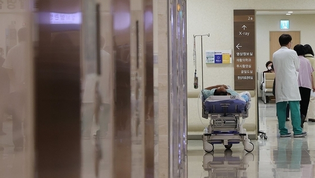 입원환자 10명 중 1명 14일 대기…의정갈등 정점 대비 3일 줄어