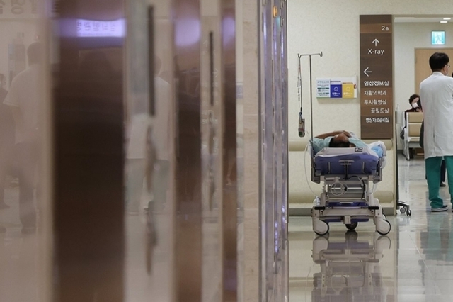 입원환자 10명 중 1명 14일 대기…의정갈등 정점 대비 3일 줄어