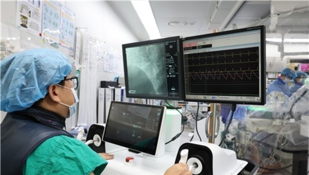 서울아산병원 "국산 1호 심혈관 중재술 로봇 본격 임상 투입"