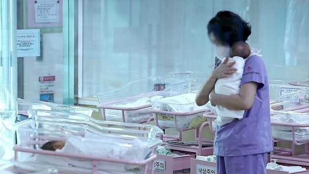 비혼 출산 늘었지만…여전히 OECD 최하위권