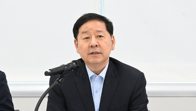 구윤철, 의약품 원료 제조기업 찾아 '대·중소기업 상생' 강조