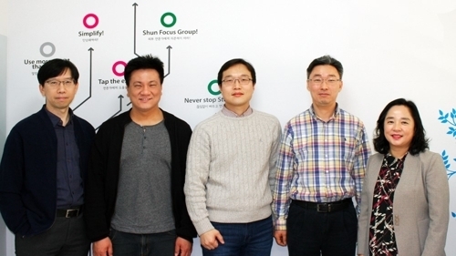 혈당 측정의 새로운 가능성을 입증한 삼성전자 종합기술원 연구진들. (왼쪽부터)삼성종합기술원 모바일 헬스케어랩 남성현 마스터(교신저자), 장호준 전문, 박윤상 전문(공동1저자), 이우창 전문, 박종애 랩장