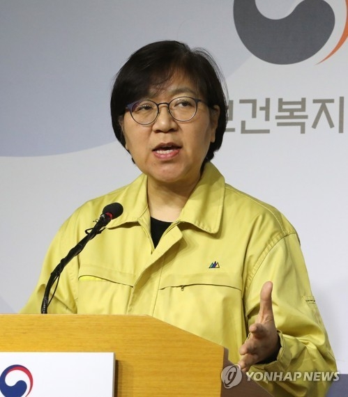 정은경 질병관리본부장이 30일 오후 세종시 정부세종청사에서 신종 코로나바이러스 국내 발생현황과 관련한 정례브리핑을 하고 있다.