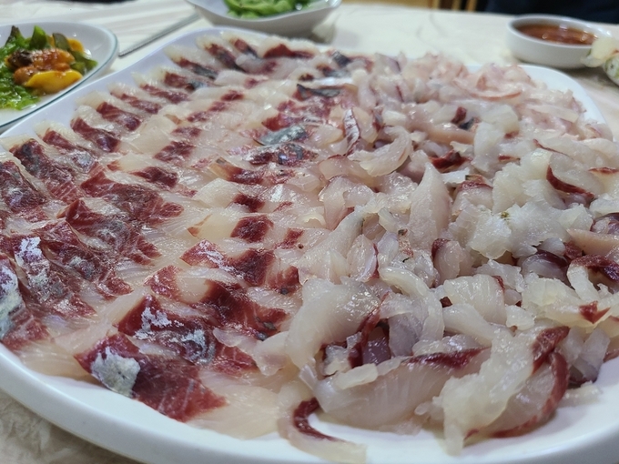 부산에서 맛볼 수 있는 숭어회