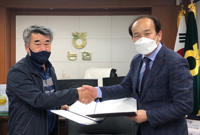 (좌)고삼농협 윤홍선 조합장과 (우)윌스기념병원(수원) 조동호 대외협력부장