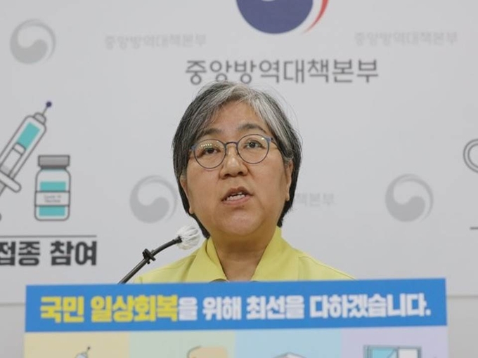 정은경 질병관리청장(중앙방역대책본부장)이 1일 오후 충북 청주시 질병관리청에서 '7월 코로나19 예방접종 계획'을 설명하고 있다