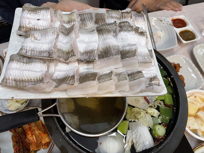 여름철 별미, 갯장어 데침(샤부샤부)