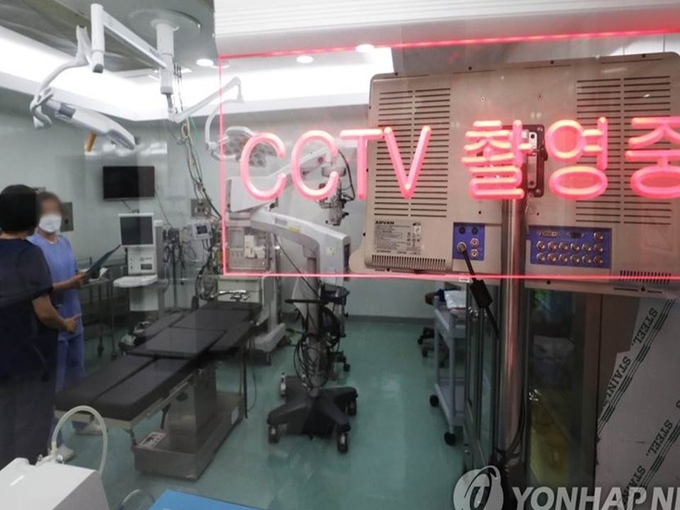 수술실 CCTV가 설치된 경기도 수원시 경기도의료원 수원병원 수술실 모습.
