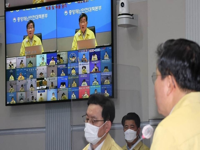전해철 장관, 코로나19 대응 중대본 회의 주재
