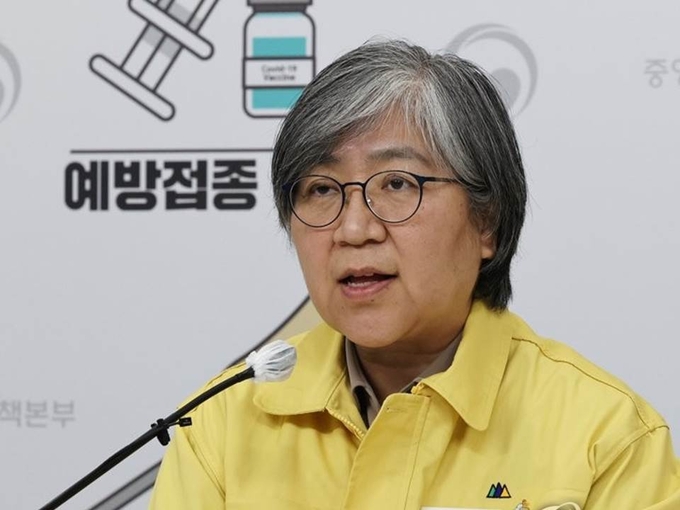 정은경 질병관리청장이 27일 오후 충북 청주시 질병관리청에서 열린 신종 코로나바이러스 감염증(코로나19) 변이 오미크론 특성 대응 방안 등 전문가 초청 특집 브리핑에서 발언하고 있다.