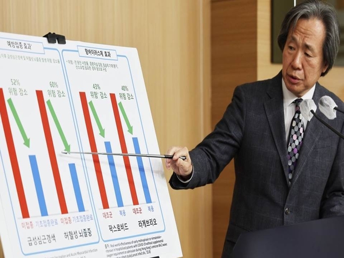브리핑하는 정기석 코로나19 특별대응단장