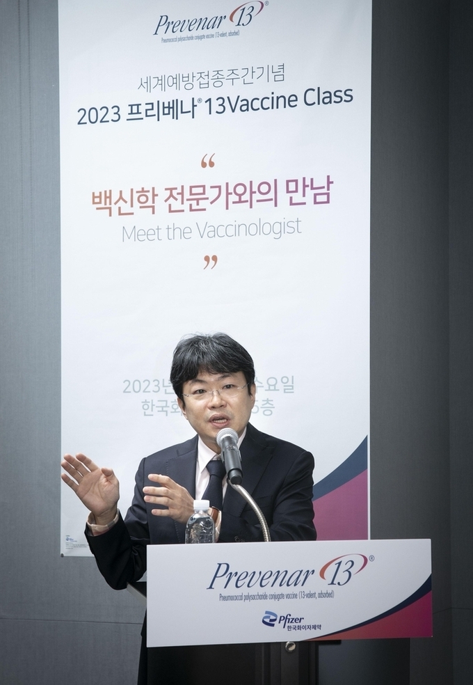 <strong>발표하는 김동현 인하대 교수</strong>
