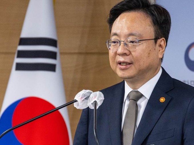  조규홍 보건복지부 장관이 15일 오후 서울 종로구 정부서울청사에서 열린 간호법 재의요구(거부권) 관련 기자회견을 하고 있다.